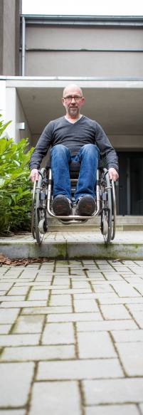 Rollstuhltraining Stufe fahren